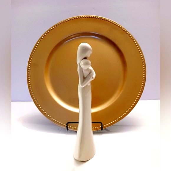 Mother with Child Ceramic Figurine - Picture 2 of 4